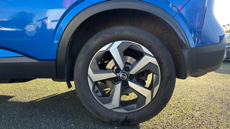 Nissan Qashqai 1.3 DiG-T MH N-Connecta 5dr Petrol Hatchback